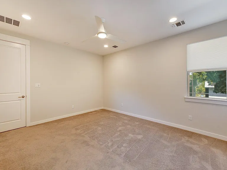 2204 Schriber St #B — Photo 22