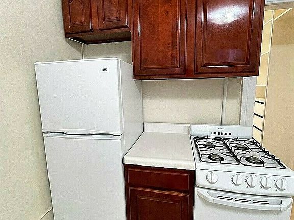 5th image of 335 E 5th St #6R