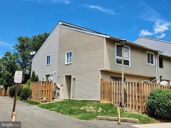 8688 Village Sq, Alexandria, VA 22309