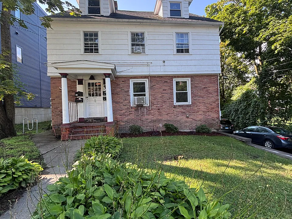 35 Adams St #4