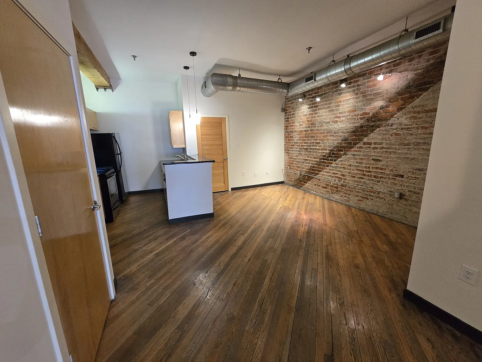2 bed, 750 sqft, $1,195 — Photo 4