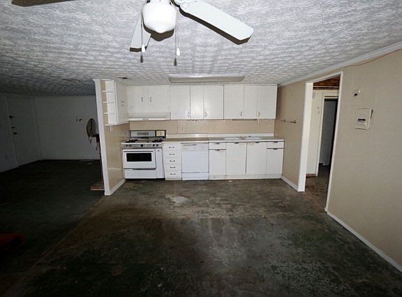 5th image of 202 Hollywood St