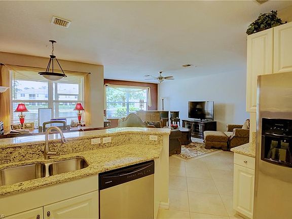 3rd image of 1340 Mariposa Cir APT 102