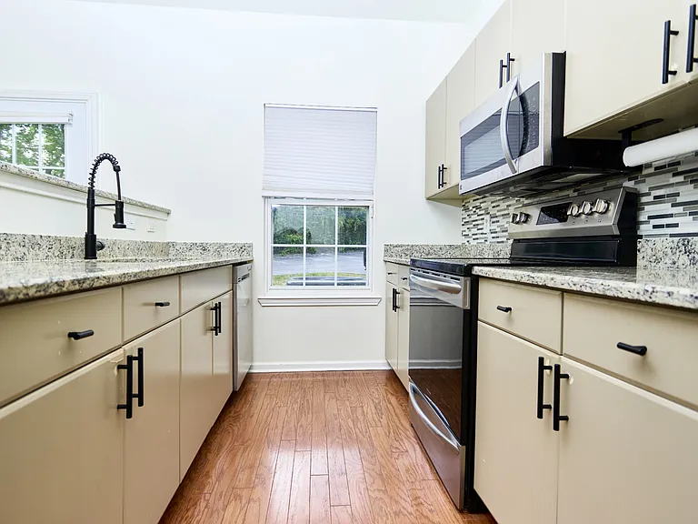 395 Oman St — Photo 13