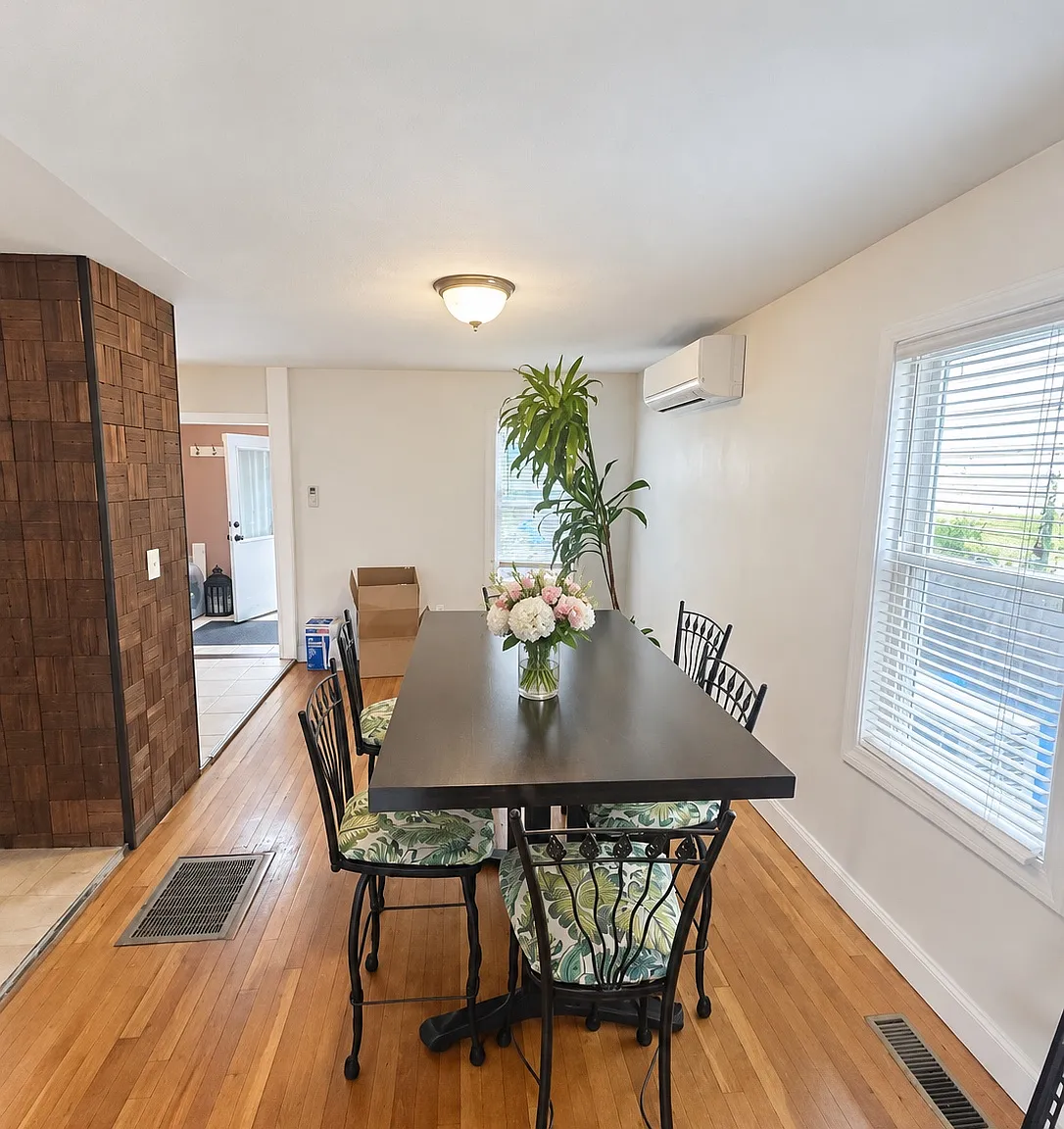 3 bed, 1250 sqft, $3,550 — Photo 3