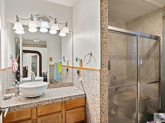3rd image of 4010 Carnation Cir