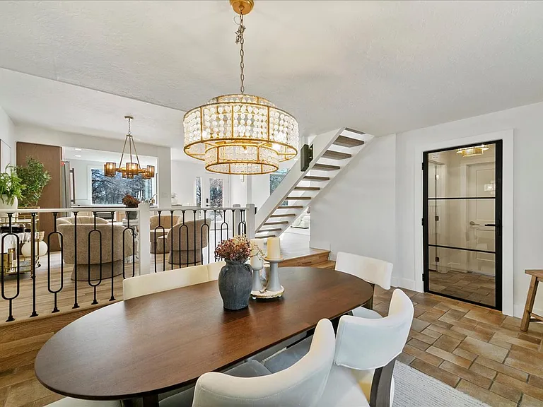 459 S Walnut St — Photo 2