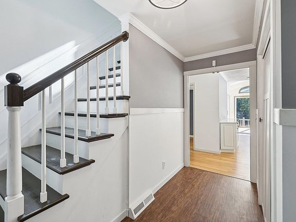 5th image of 624 Somerset Dr