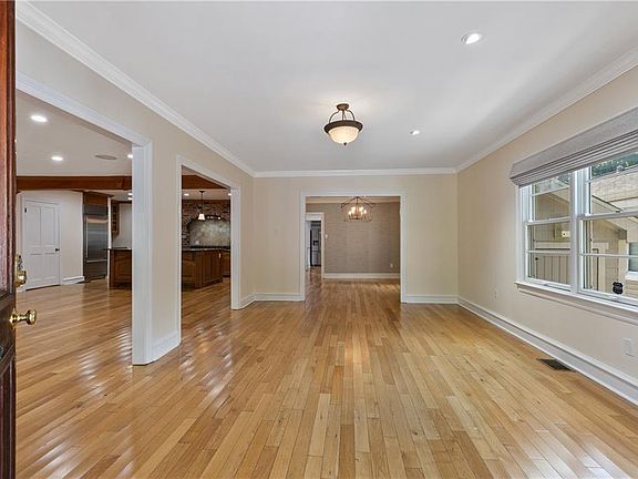 4th image of 22 Egret St