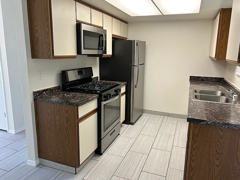 724 N Florence St #D — Photo 7