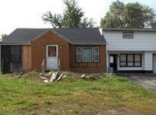 8088 Simms Rd, Lockport, NY 14094