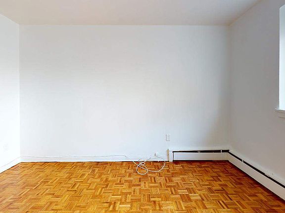 3rd image of 2448 Carling Ave