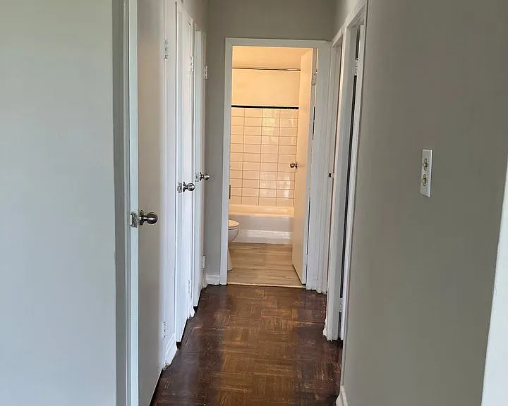2507 Eglinton Ave W — Photo 11