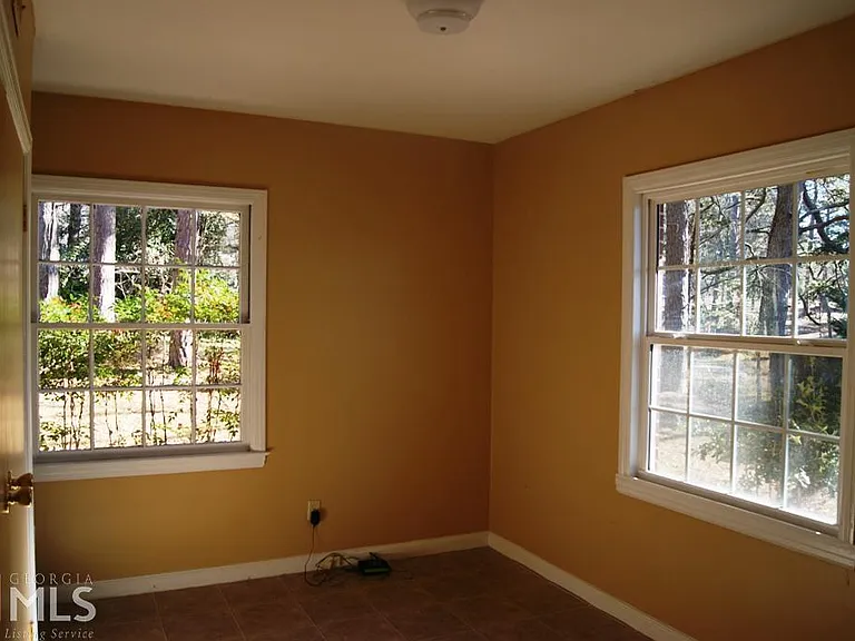 294 Longview Dr — Photo 4