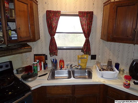 5th image of 270 Lane Dr