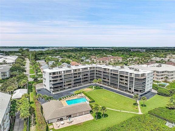 4th image of 1480 Ocean Dr APT 4J
