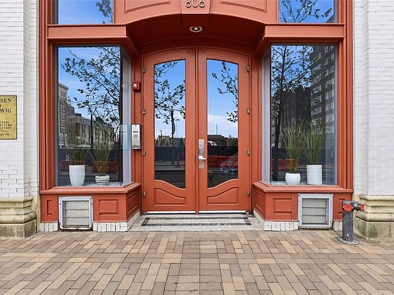 2nd image of 806 Penn Ave APT 2