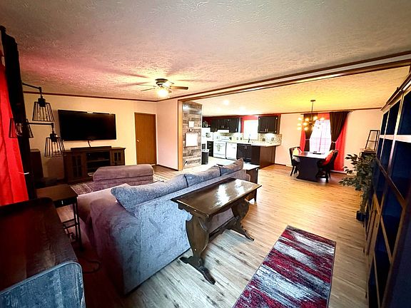 4th image of 5639 Hawthorn St #178
