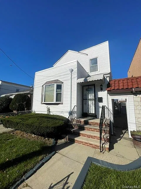 4 bed, 3.0 bath, 1316 sqft, $4,300 — Photo 1