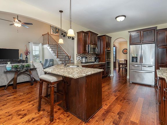 3rd image of 231 Carellton Dr