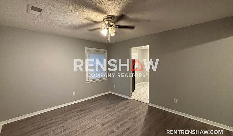 893 Pearce St — Photo 3