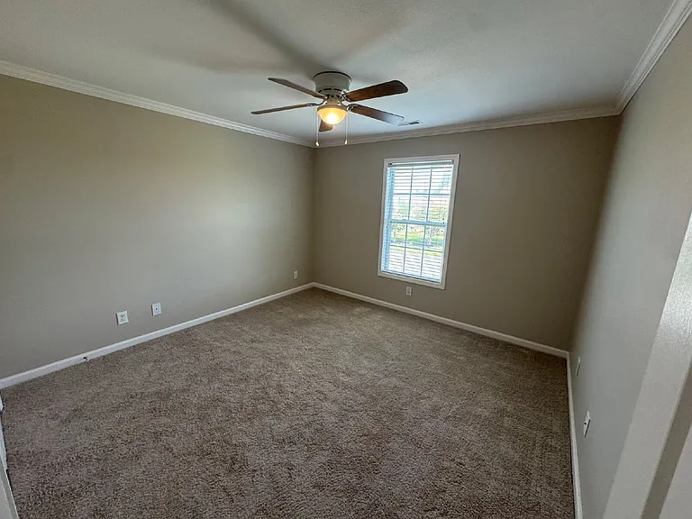 186 Whitman Aly — Photo 19