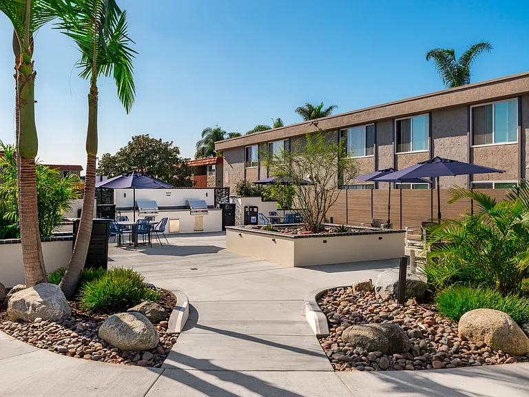 Alderwood / Naples Apartments — Photo 18