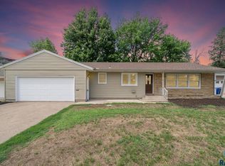 805 N Dakota St, Canton, SD 57013