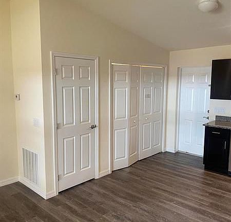 4th image of 2020 Inglewood Cir