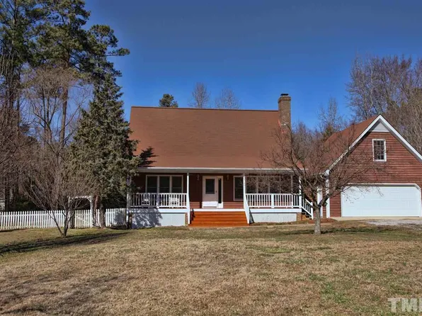 404 Loblolly Cir, Clayton, NC 27520