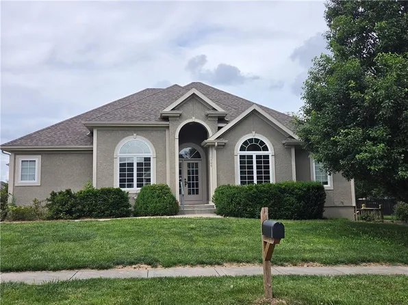1709 Cambridge Cir, Kearney, MO 64060