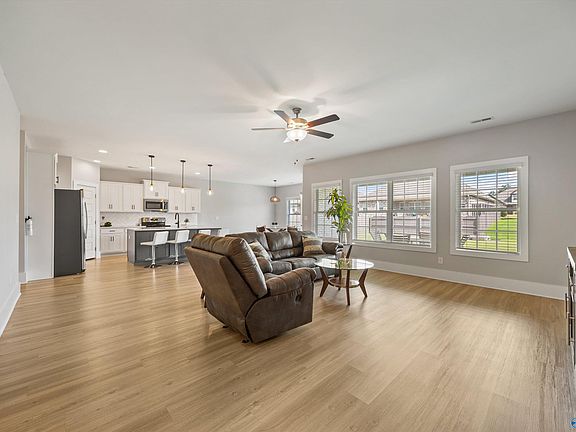 5th image of 206 Dustin Ln NW