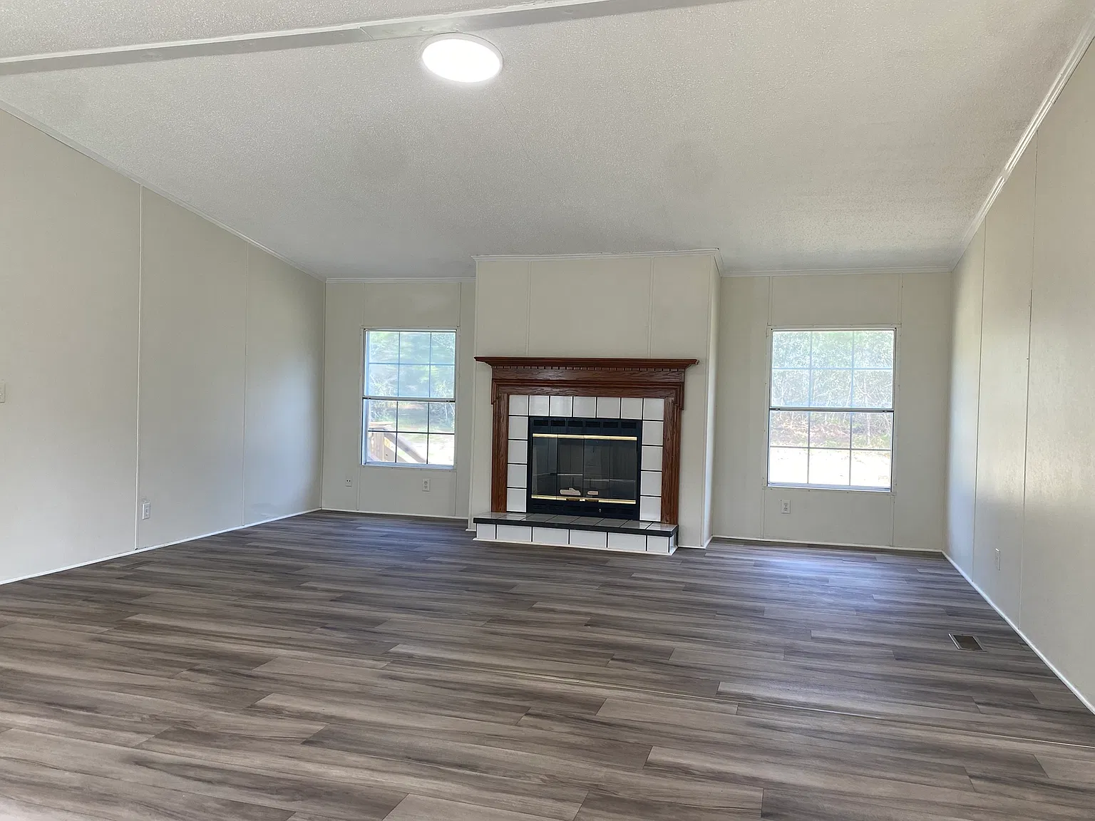 3 bed, 1960 sqft, $1,350 — Photo 3