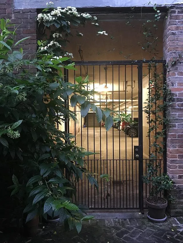 916 Dumaine St — Photo 2