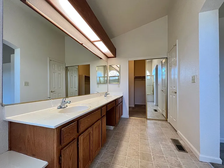 2160 Camenson St — Photo 18