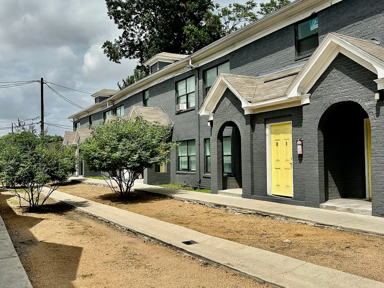 225 N. Munger Blvd - Small Apartment Community in East Dallas — Photo 2