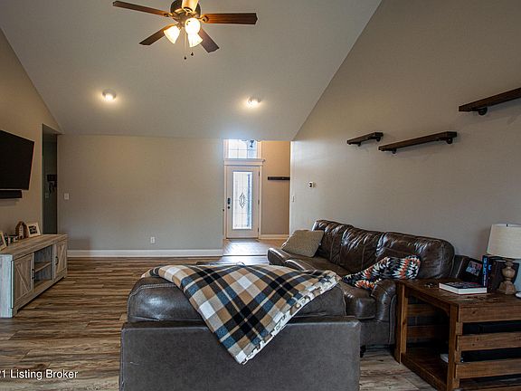 3rd image of 207 Saint Andrews Way