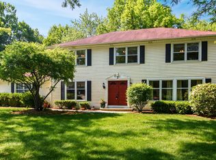 2 Pine Valley Rd, Rolling Meadows, IL 60008