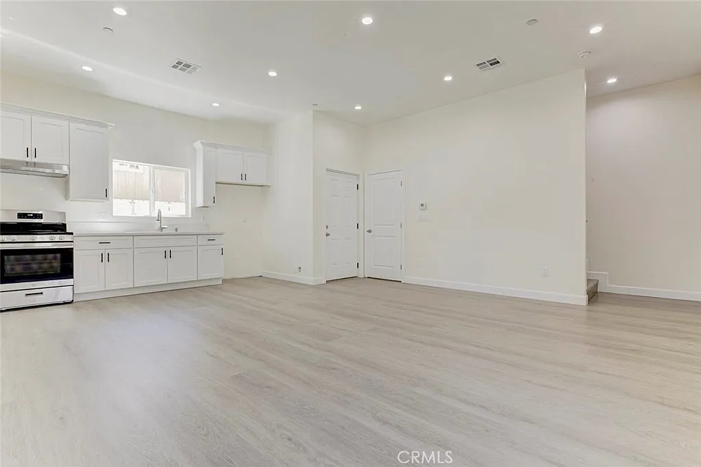 2 bed, 1250 sqft, $3,000 — Photo 4