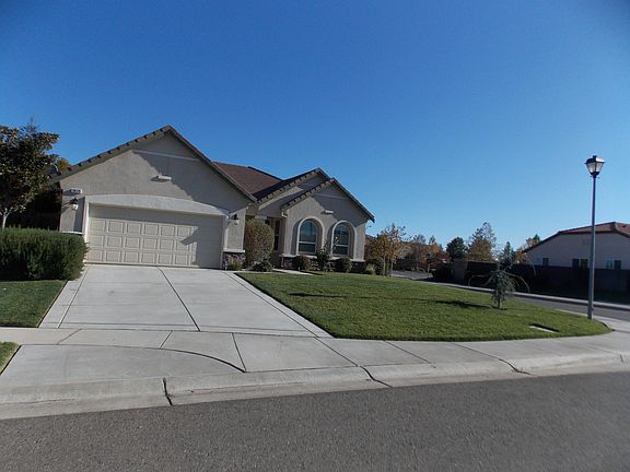 3rd image of 3639 Goldenstar St