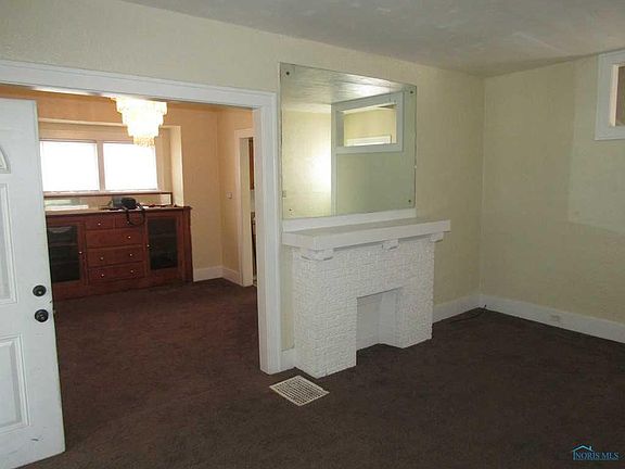 3rd image of 3410 Gladstone Ave
