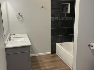 405 Franklin St #6, Elroy, WI 53929