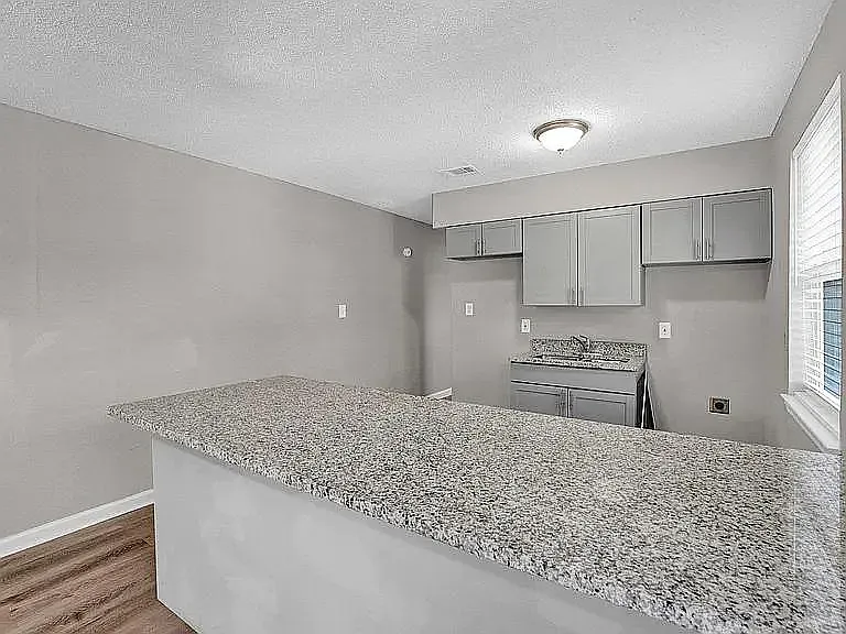 2 bed, 500 sqft, $900 — Photo 4