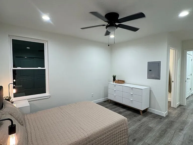 Bellaire Lofts — Photo 22