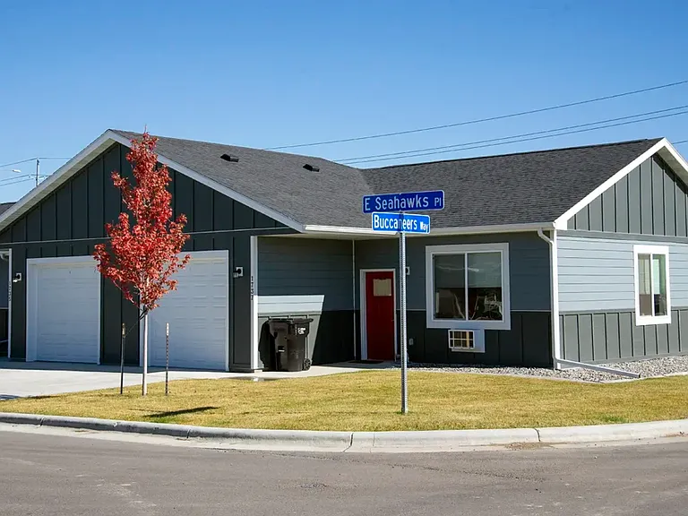Super Bowl Patio Home Apartments — Photo 2
