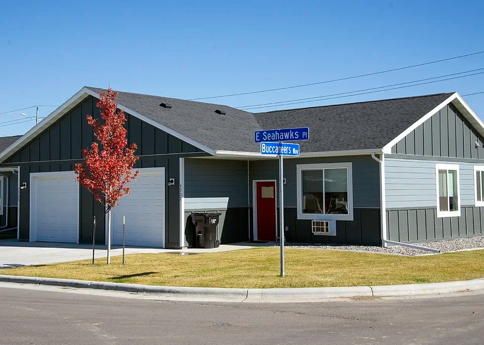 2nd image of 1745 E Seahawks Pl #475fc81cb