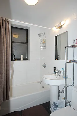 Rented by Green Line Realty | media 36