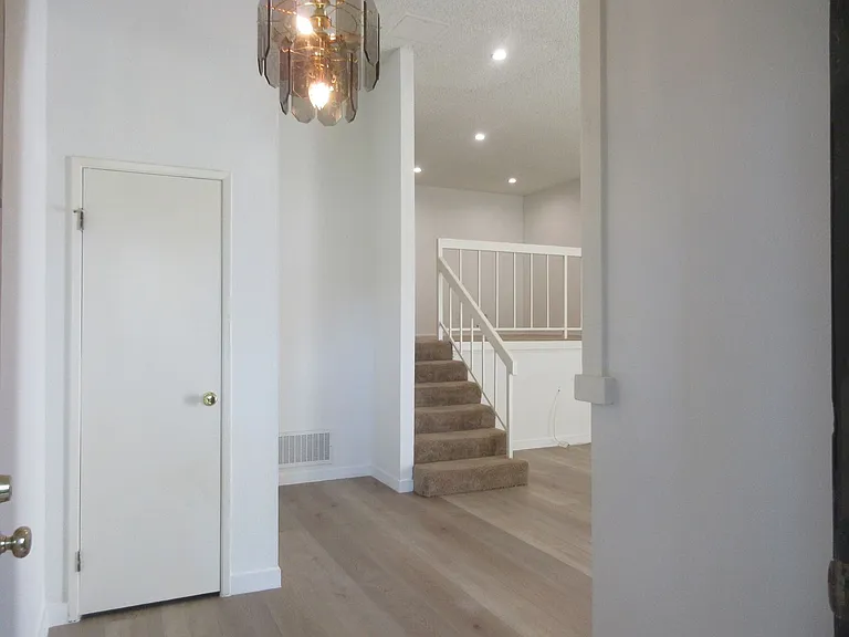 8865 Independence Ave #26 — Photo 9