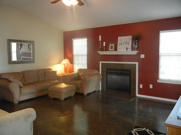 2nd image of 1612 Kensington Dr