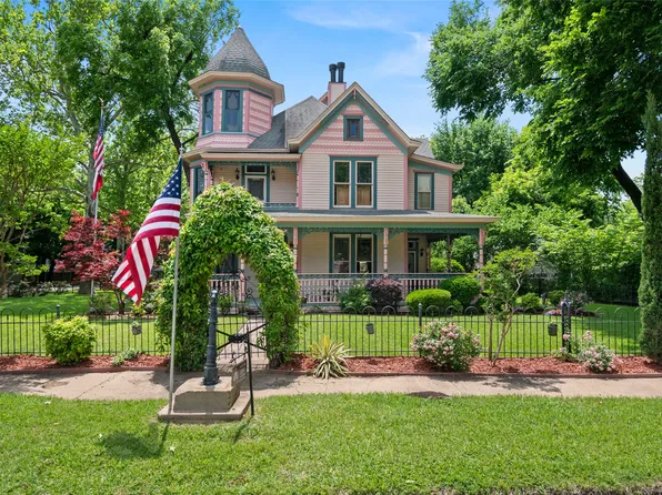 1303 W Main St, Waxahachie, TX 75165